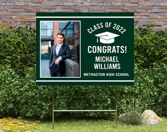 2024 Boy Photo Graduation Grad Lawn Sign, Classe del 2024, Orgoglioso del nostro cartello Senior, Colori personalizzati, Congratulazioni Laurea, Segni per feste di laurea