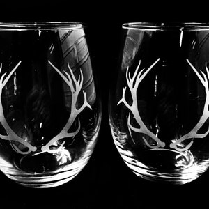 Stemless Wine Glasses ~ Etched Wine Glasses ~ Deer Rack ~ Wine Glasses ~ 15 oz Wine Glasses ~ Set of 2 Wine Glass ~ Deer Hunter Wine Glasses