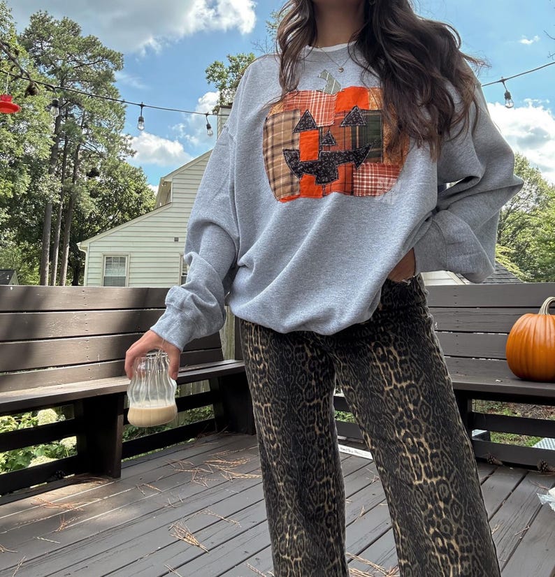 Patchwork-Kürbis-Sweatshirt, Halloween-Patchwork-Sweatshirt mit Rundhalsausschnitt, süßes Jack-o’-Lantern-Sweatshirt Bild 2