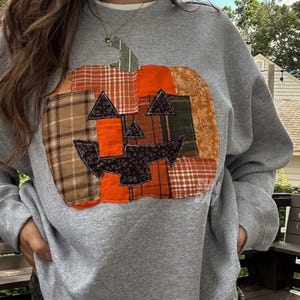 Patchwork-Kürbis-Sweatshirt, Halloween-Patchwork-Sweatshirt mit Rundhalsausschnitt, süßes Jack-o’-Lantern-Sweatshirt Bild 6