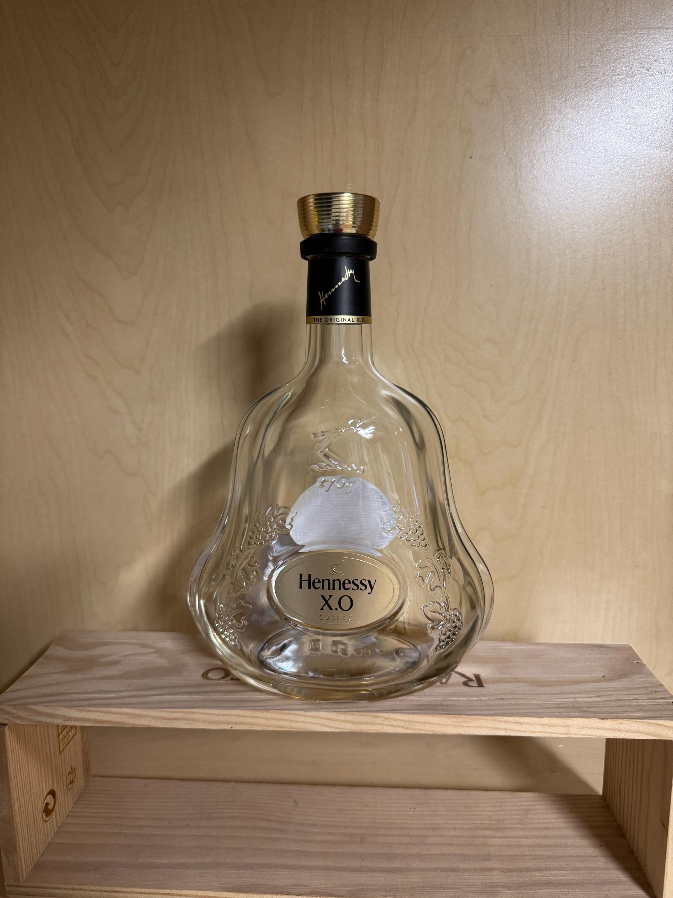 空瓶　Hennessy XO cognac ガラスボトル　インテリア 空瓶 Hennessy XO cognac ガラスボトル インテリア - メルカリ