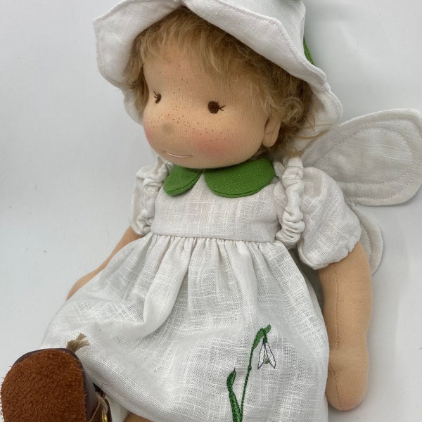 waldorfdoll 36cm elfje fairy waldorf doll verzwaard Zonnekindpop zonnekind pop