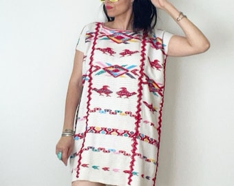 Vintage Oaxacan Chinantla Huipil / Embroidered Mexican Folk Tunic / XS / S /