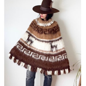 Vintage Peruvian Alpaca Shaggy Knit Wool Poncho / Ethnic Poncho / S / M /