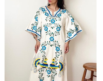 Vintage Mexican Kaftan / Folk Dress / 1970s Ethnic Embroidered Bohemian Caftan / S / M /