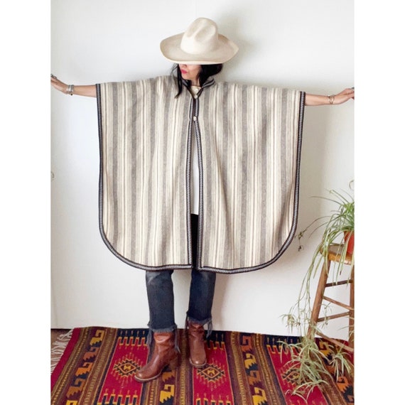 Vintage Mexican Wool Poncho / Ethnic Hippie Cape … - image 4