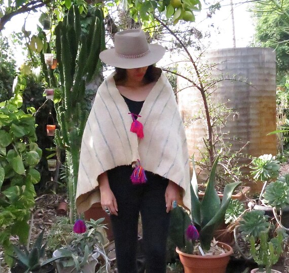 Mexican Handwoven Wool Shawl / Mexican Wool Capele