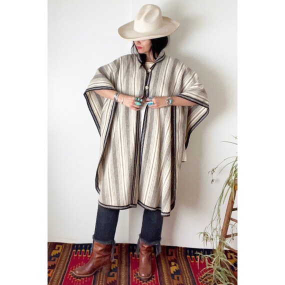 Vintage Mexican Wool Poncho / Ethnic Hippie Cape … - image 3