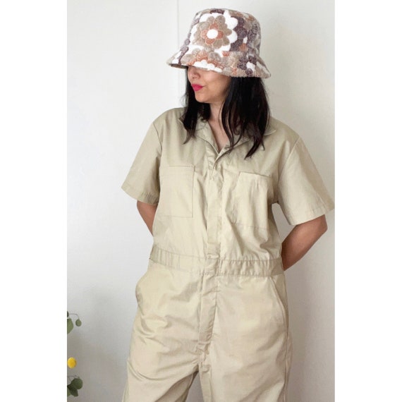 Baguettes and Bucket Hats: 2000s Fashion Favorites – Luxury Garage
