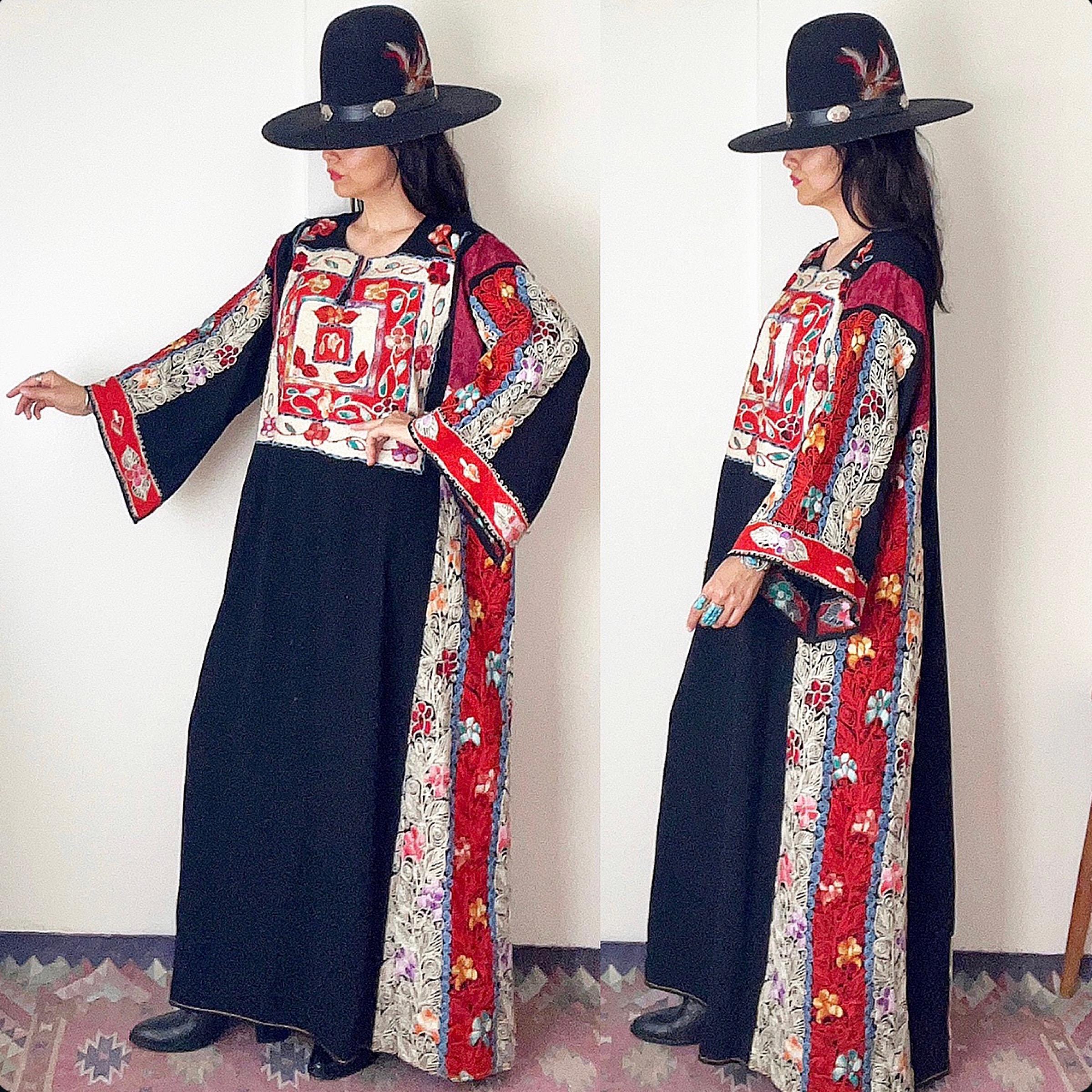 Traditional Palestinian Costume 民族衣装 本 Traditional Palestinian Costume | Book by Hanan Karaman