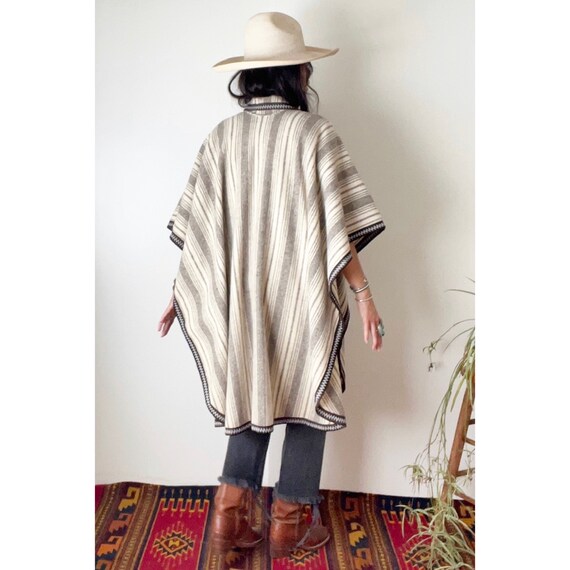 Vintage Mexican Wool Poncho / Ethnic Hippie Cape … - image 5