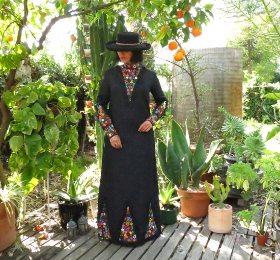 Vintage Mexican Embroidered Dress / Mexican Kaftan
