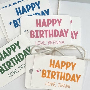 Personalisierte Geschenkanhänger für Familien | Geburtstag Geschenke | Benutzerdefinierte Geschenkaufkleber für Kinder und Familie | Bold Script Bunte alles Gute zum Geburtstag Geschenkkarten