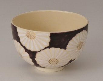 Kyo/Kiyomizu ware White Chrysanthemum Purple Ground Matcha Bowl