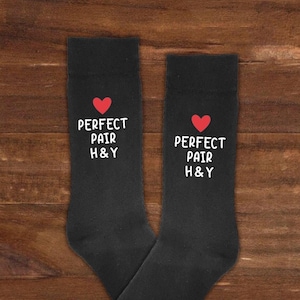 Calcetines personalizados con iniciales para parejas, regalos novedosos de San Valentín para él y ella, novio, marido y novia