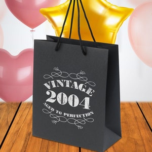 Luxe 21e verjaardag cadeauzakjes voor hem 2004 - kaart, kleine, grote decoraties - voor haar zus, broer, dochter of kleinzoon