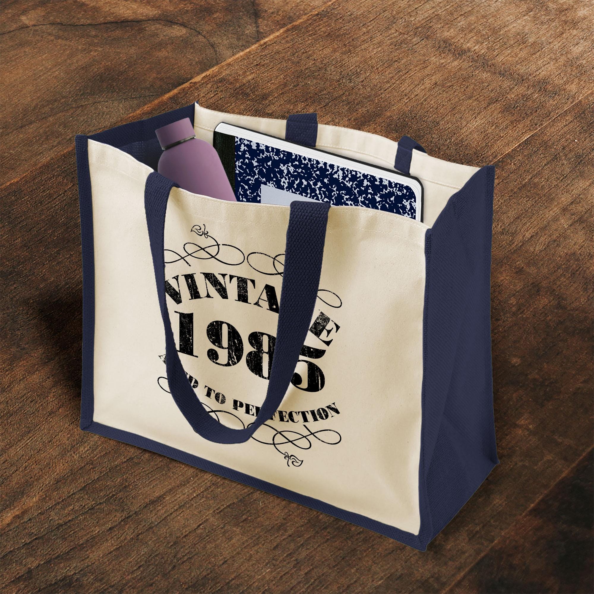 Jute Weintasche Zum 40. Geburtstag – Personalisiert Mit 1985 Design, Kordelzug