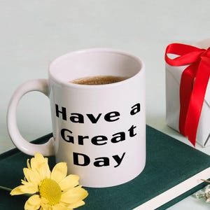 Presentes de formatura para ele e ela, caneca de café de mestrado para filha e filho, presente de lembrança de novidade