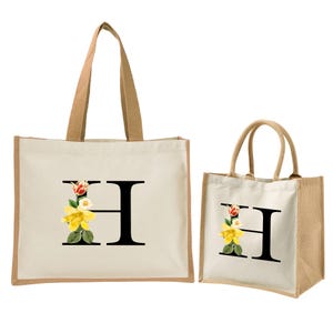 Sac fourre-tout personnalisé en jute - sac shopping initial monogrammé - sac de plage personnalisé en toile de jute avec fleurs - petit cadeau alphabet de demoiselle d'honneur de mariage