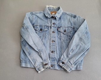 VTG Levi's Denim Blue Jean Trucker Jacket Made In USA Distressed Thrashed