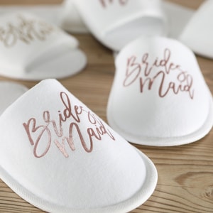 Zapatillas de novia, zapatillas de novia, zapatillas de boda (personalizadas) para prepararse el día de la boda; zapatillas de hotel para dama de honor para un fin de semana de spa