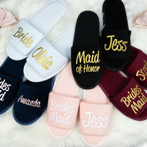 Personalized Slippers with Custom Initials/Monogram for the wedding guests, Monogrammed Slippers in white or black, Open Toe or Closed Toe