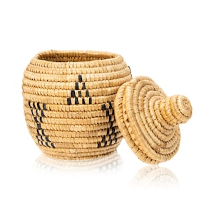 Alaskan Inuit Jar