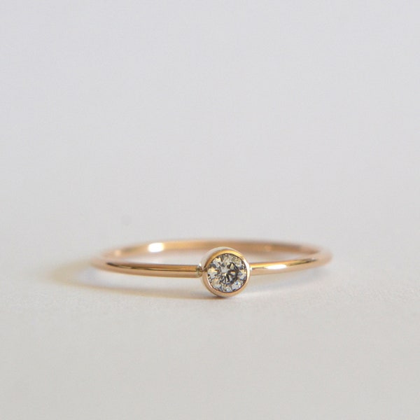 Minimalistischer Zirkonia Ring, Verlobungsring, Perfektes Geschenk für sie, Handgefertigter Minimal CZ Ring, Ehering