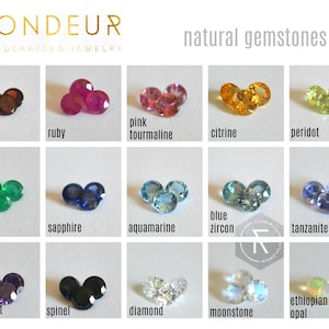 K&ouml;nnte beinhalten: Eine Tabelle mit nat&uuml;rlichen Edelsteinen, mit drei Beispielen f&uuml;r jeden Stein. Die Steine sind in drei Reihen angeordnet, wobei die Namen der Steine unter jeder Reihe aufgef&uuml;hrt sind. Die Steine sind: Granat, Rubin, rosa Turmalin, Citrin, Peridot, Smaragd, Saphir, Aquamarin, blauer Zirkon, Tansanit, Amethyst, Spinell, Diamant, Mondstein und &auml;thiopischer Opal.