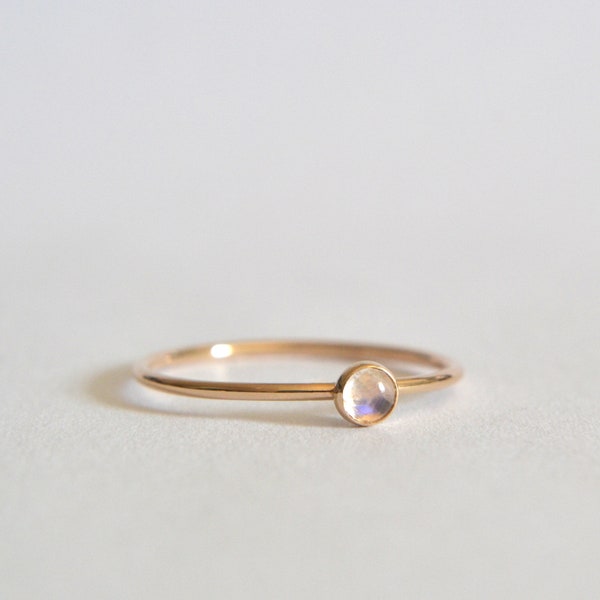 Bague en or 14 carats ou pierre de lune arc-en-ciel en or massif 14 carats, pierre de lune naturelle, bague minimaliste et délicate, bijoux bohème hippie