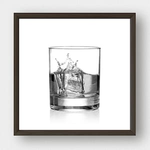 Minimalistisch bardecor, whiskyplons, whiskyglas, whiskyschets, vierkante print, barwagenafdruk
