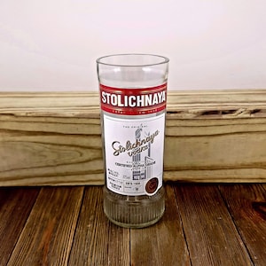 Trinkgläser aus recycelten 375ml Wodkaflaschen
