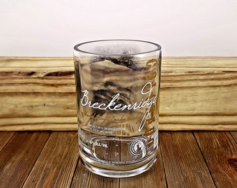 Jarrón elaborado a partir de una botella de whisky bourbon de 750 ml