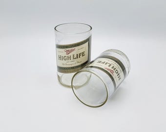 Regalo para amantes de la cerveza: Botella reciclada hecha a mano convertida en vasos.