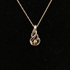 Beautiful 10k White Gold Necklace With White Gold Pendant and Diamond Solitaire!