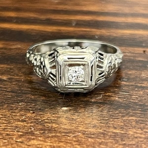 Anillo de diamantes Art Déco de oro blanco de 18 quilates