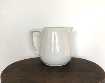 Franse vintage witte pitcher ironstone steengoed medium keramische melk