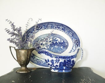 Blue Willow Gravy Boat and serving plate set chinoiserie