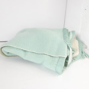 French Vintage privative Wool Blanket green and ivory frayed edging