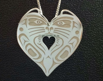 Wisiorek w kształcie serca kota - Northwest Coast Kwakiutl