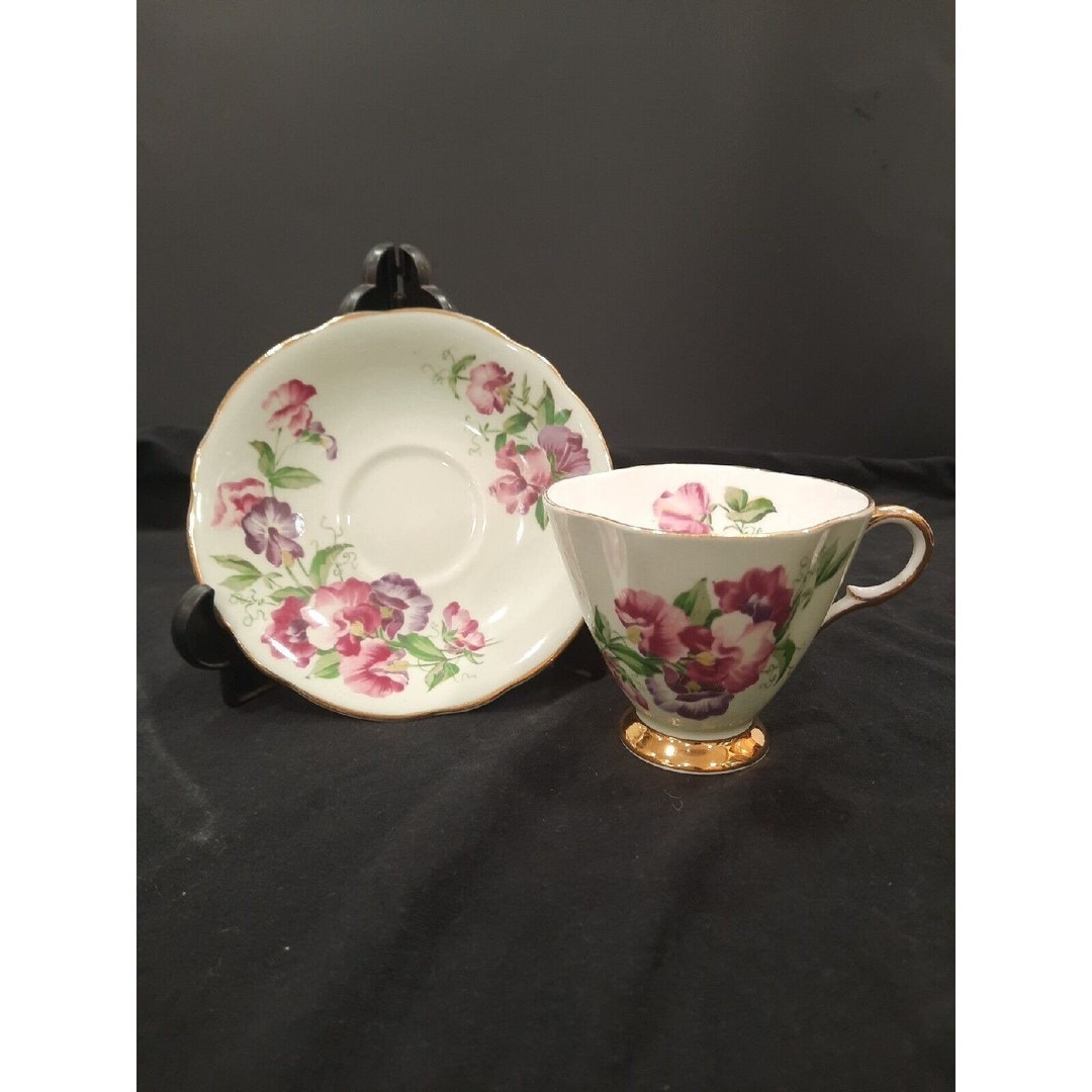 Vintage Clarence Bone China Rose Teacup & Saucer 387/52 ENGLAND Mint