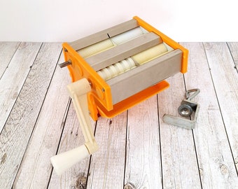 Vintage italienische Pasta Maker, vier Formen orange Pasta Maker aus Kunststoff