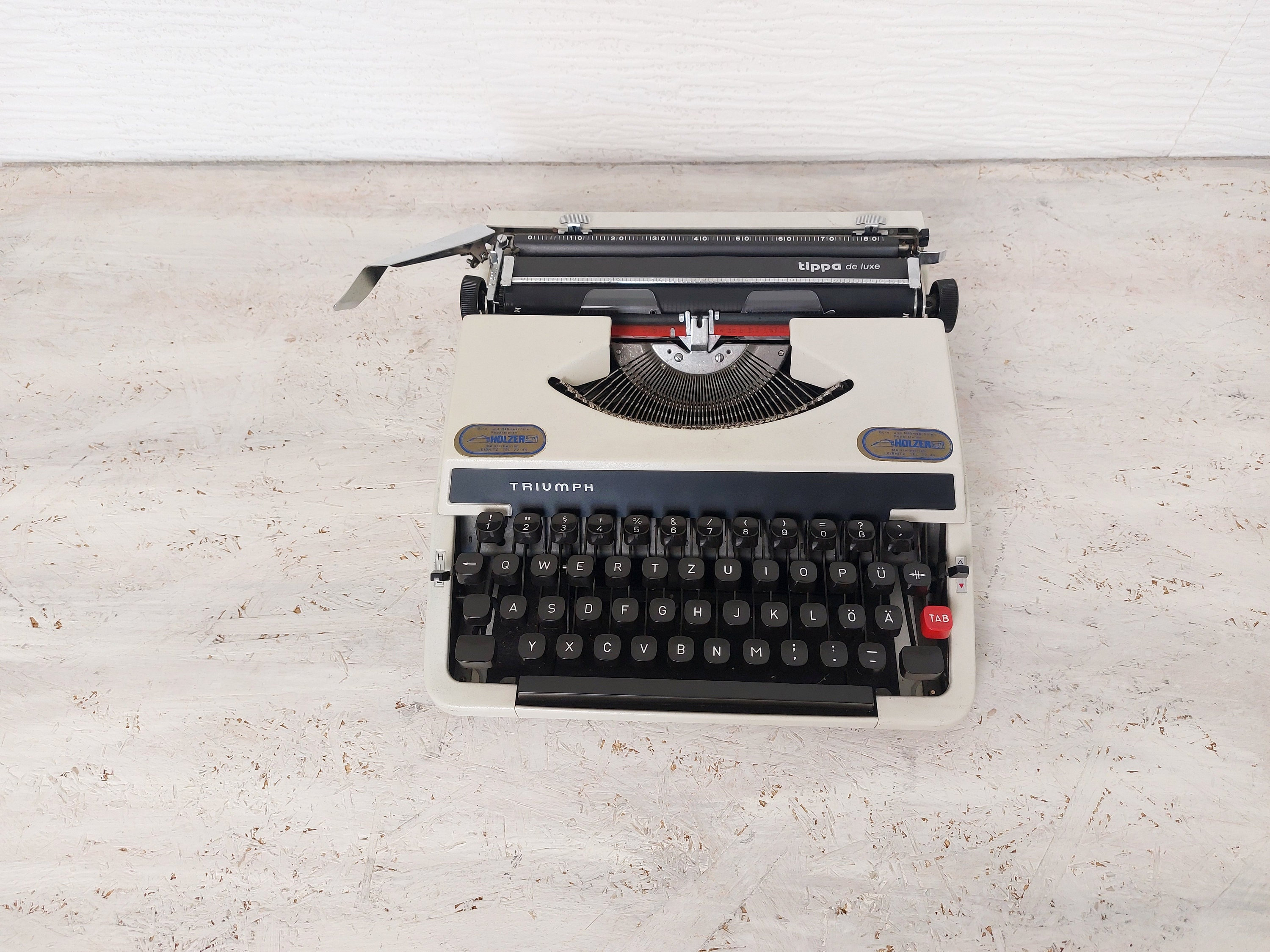 【完動品】TRIUMPH Tippa タイプライター（ドイツ製）ケース付き 完動品】TRIUMPH Tippa タイプライター（ドイツ製）ケース付き 完動品