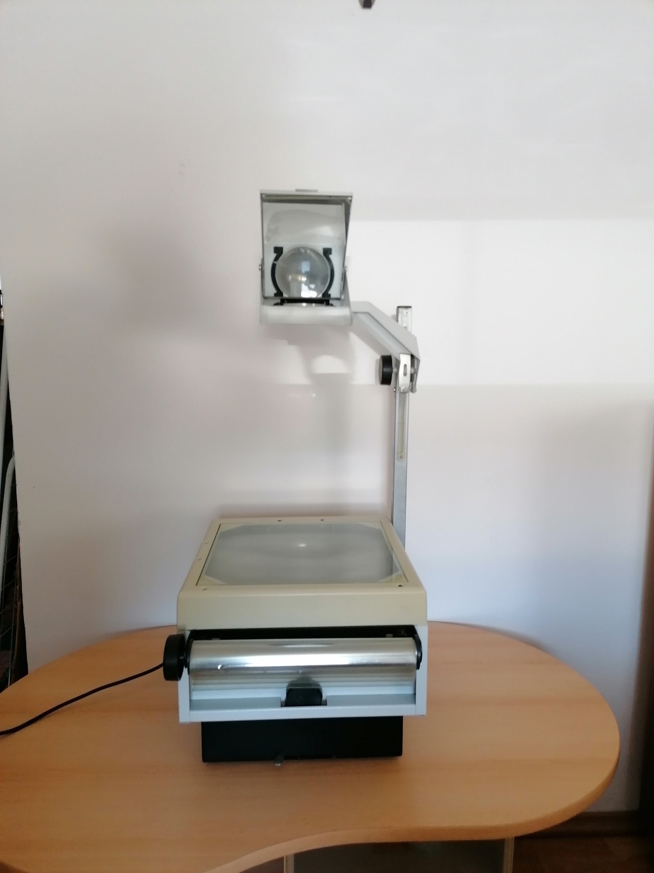 Overhead Projectors for sale Only 2 left at 65