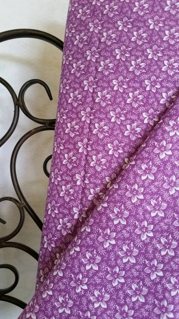 Free Shipping Quilting Fabric, 100 Percent Cotton White Flowers on Orchid Background