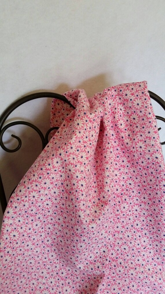 Free Shipping Quilting Fabric, 100 Percent Cotton Pink Daisies with Blue Centers