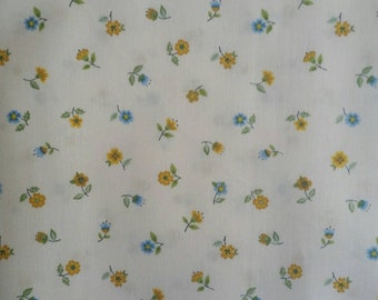 Fabric Bundle, 2-yard Andover's Makower UK Bloom Floral Scatter Small Flowers on Eggshell Background for Quilting, Crafting, and sewing