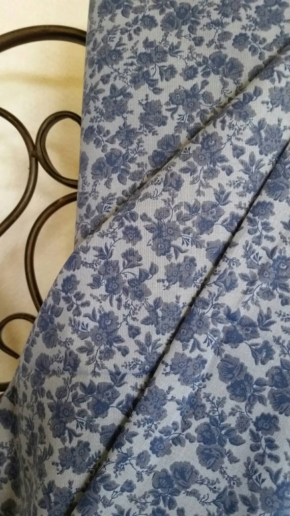 Free Shipping Quilting Fabric, 100 Percent Cotton Dark Blue Flowers on Light Blue Background