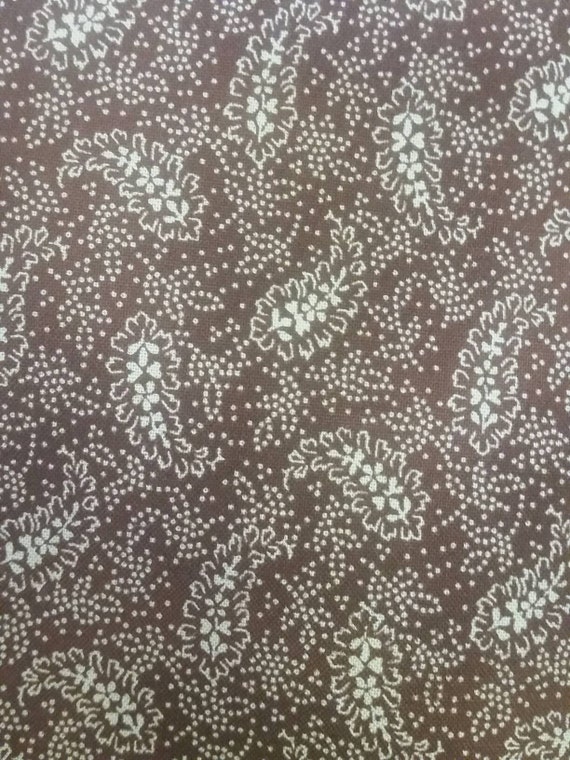 Free Shipping Quilting Fabric 100 Percent Cotton Washington Street Studio French Country Burgandy Eggshell Paisley Sewing Crafting Fabric