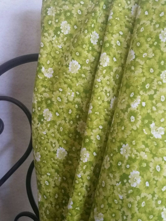 Fabric Traditions Rainbow Quilting Green Small Flowers 100% Cotton Fabric for Quilting Sewing Crafting Free Shipping